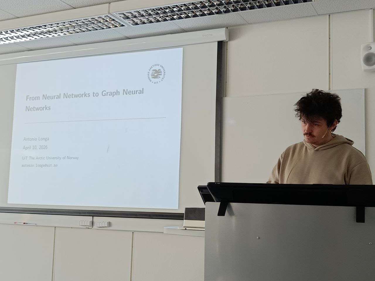 Antonio Longa giving a seminar on GNN